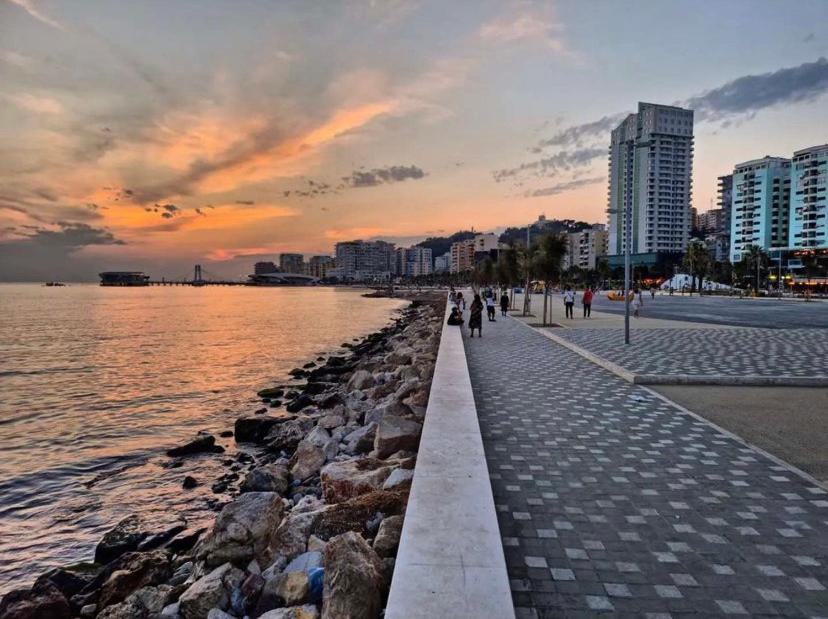 Lovely Studio Apartment Beachfront Durrës Extérieur photo